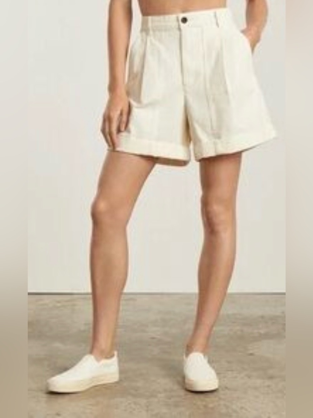 Everlane Tourist Cream High-Rise Pleated Shorts